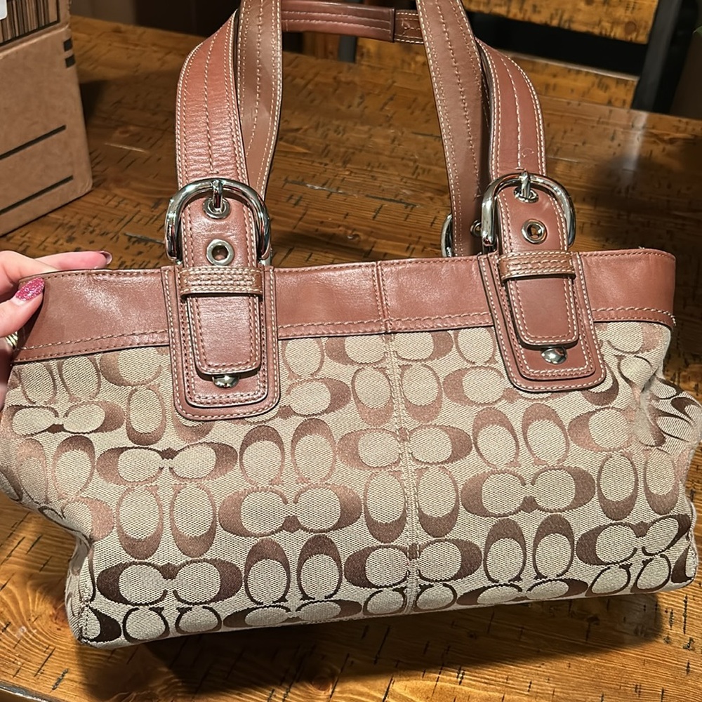 Coach purse - Picture 4 of 9
